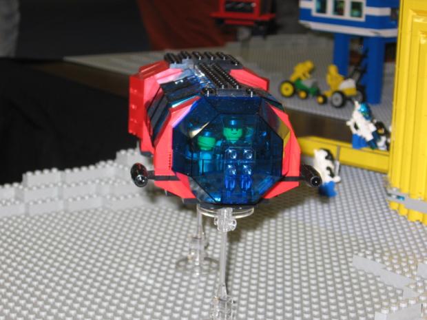 BrickBlast06-Moonbase Shuttle Bus.JPG