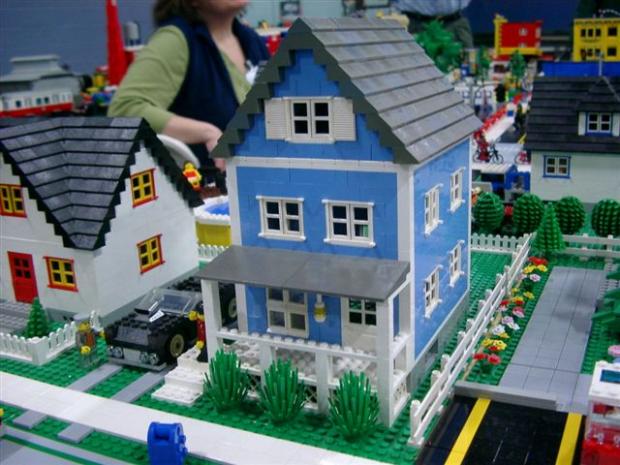 blg_house_blue_steve.JPG